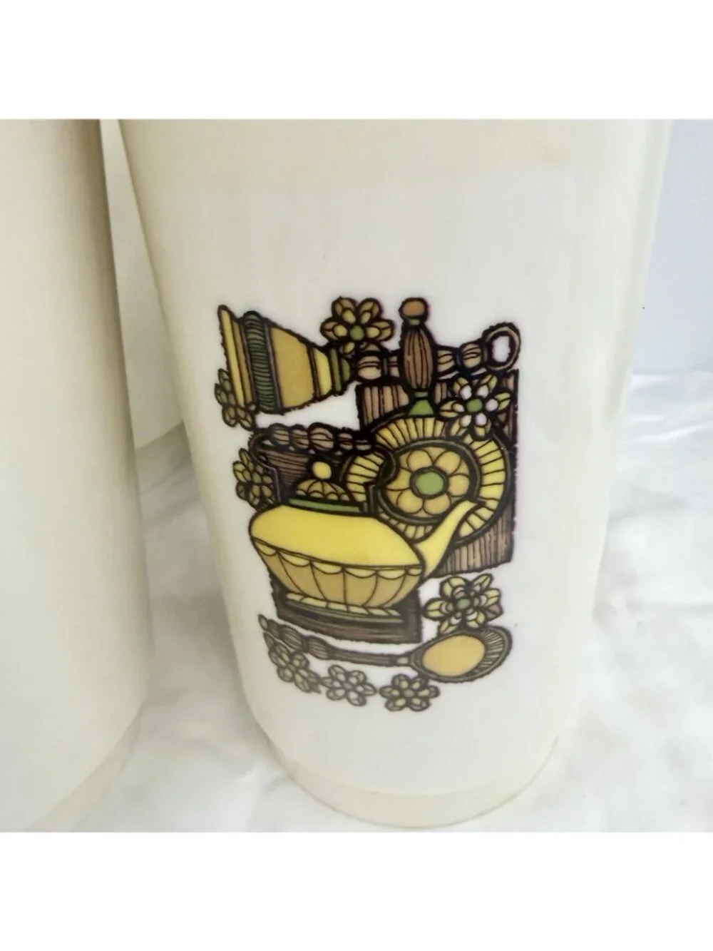 Vintage MCM Nesting Canisters Set of 4 Plastic Kitchen Gourmet 70s Retro Cream